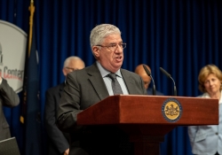 7 de mayo de 2019: El senador Fontana habló en una conferencia de prensa para anunciar su intención de presentar legislación en respuesta a las recomendaciones que se hicieron desde una Comisión Conjunta del Gobierno del Estado, el Comité Asesor y el Grupo de Trabajo sobre la Exposición al Plomo.