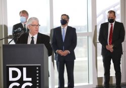 Febrero 18, 2022: Senator Fontana spoke at a press conference  about the investments being made into rail infrastructure as a result of the federal bi-partisan infrastructure law that President Biden signed into law in Noviembre.