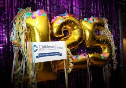 Junio 4, 2015: Senator Fontana presented Children’s Hospital with a Citation from the Pennsylvania Senate in celebration of the hospital’s 125th anniversary.