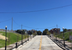 Octubre 7, 2016: State Senator Wayne D. Fontana today served as master of ribbon cutting ceremonies as officials and community leaders marked the opening of the new connector streets in the city’s lower Hill District.