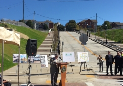 Octubre 7, 2016: State Senator Wayne D. Fontana today served as master of ribbon cutting ceremonies as officials and community leaders marked the opening of the new connector streets in the city’s lower Hill District.