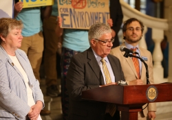 Junio 20, 2017: Senator Fontana spoke at a press conference at the State Capitol, hosted by PennEnvironment, about the importance of continuing the Obama Clean Power Plan.
