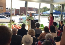 Octubre 7, 2017: Senator Fontana presented the Carnegie Library of Pittsburgh, Beechview branch, with a citation from the Senate of Pennsylvania commemorating the library’s 50th anniversary in Beechview.