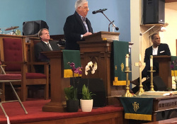 14 de febrero de 2020: El senador Fontana interviene en la ceremonia de colocación de la primera piedra del proyecto de rehabilitación de la YMCA de Centre Avenue. La instalación de 97 años de antigüedad en el Distrito Hill será objeto de una importante renovación. La senadora Fontana se mostró orgullosa de apoyar la subvención RACP de 1,5 millones de dólares que se está utilizando para ayudar a financiar parte del proyecto.