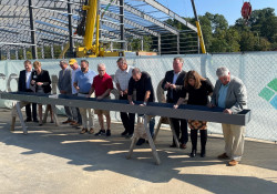 Septiembre 17, 2021: and Coraopolis Borough for a final beam raising ceremony for the AHN Montour Health &amp; Sports Medicine Center in Coraopolis on Sept. 17. The conversion of a blighted rail yard is being transformed into a 78-acre facility that will feature 10 synthetic soccer and multipurpose fields, two of which will be indoors, and a 20,000-square-foot AHN clinic offering a full range of services including walk-in primary and pediatric care and sports medicine programs. Senator Fontana was proud to support a state Redevelopment Assistance Capital Program grant for this project that will be a terrific economic generator for Coraopolis, Neville and surrounding communities.
