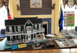 11 de mayo de 2019: El Senador Fontana presentó una Mención del Senado al Avon Club en Ben Avon en reconocimiento de su 75 aniversario. Avon Club es una organización de servicio social y comunitario con membresía abierta a mujeres que viven o trabajan en el Distrito Escolar de Avonworth.  El Club fue fundado en 1944 por mujeres cuyos maridos estaban sirviendo en la Segunda Guerra Mundial.