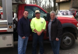 Abril 23, 2016: Senator Fontana with Representative Dan Deasy and Crafton Borough hosted a shred event on Sábado in the parking lot at Crafton Park. Senator Fontana is pictured here with Rep. Deasy and Joe Pittinaro from Crafton Public Works. Special thanks to Rep. Deasy and staff and Ann Scott and Joe Pittinaro with Crafton Borough on helping make a great event!