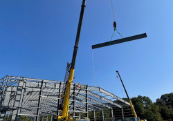 Septiembre 17, 2021: and Coraopolis Borough for a final beam raising ceremony for the AHN Montour Health &amp; Sports Medicine Center in Coraopolis on Sept. 17. The conversion of a blighted rail yard is being transformed into a 78-acre facility that will feature 10 synthetic soccer and multipurpose fields, two of which will be indoors, and a 20,000-square-foot AHN clinic offering a full range of services including walk-in primary and pediatric care and sports medicine programs. Senator Fontana was proud to support a state Redevelopment Assistance Capital Program grant for this project that will be a terrific economic generator for Coraopolis, Neville and surrounding communities.