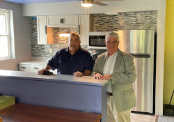 Octubre 7, 2021: Senator Fontana toured the Mt. Washington Recreation Center. The tour included their new kitchen and emergency exit door that was funded by a grant Senator Fontana was able to secure. The entire facility is amazing, and John Macellaro does a terrific job providing opportunities for young people and also providing a space for the entire community to utilize and enjoy.